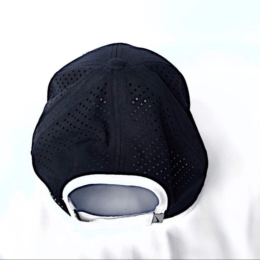 Black and white Nike AeroBill with dri-fit - Picture 3 of 3